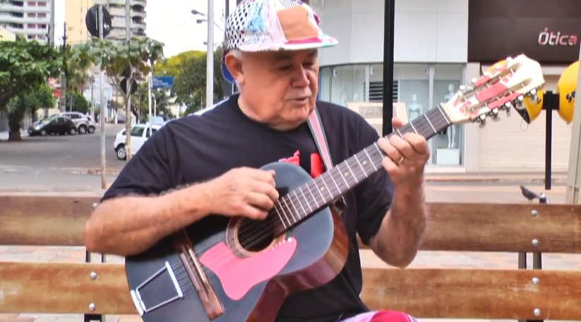 Cantadores do Paraná Artista de Rua Pé Vermelho