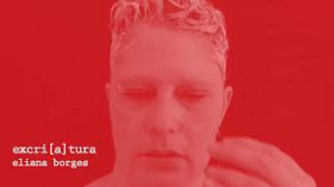 Cara da artista aparece ao centro em um fundo neutro. Abaixo, a esquerda, o título "Excri[a]tura" e o nome da autora, Eliana Borges