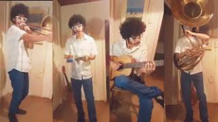 um musico aparece em uma montagem tocando 4 instrumentos, entre eles um trompete, um violão, um trombone e um pandeiro.