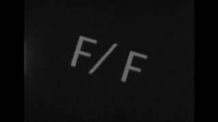 Um fundo preto com o escrito "F/F" no centro