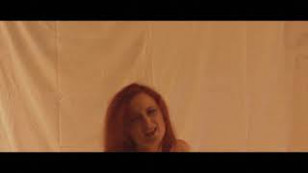 A Felicidade - Beer & Red Dress